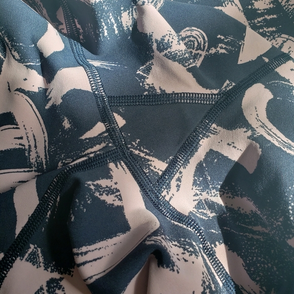 Wonder Unders 7/8 Length. Practically New. - Picture 3 of 5